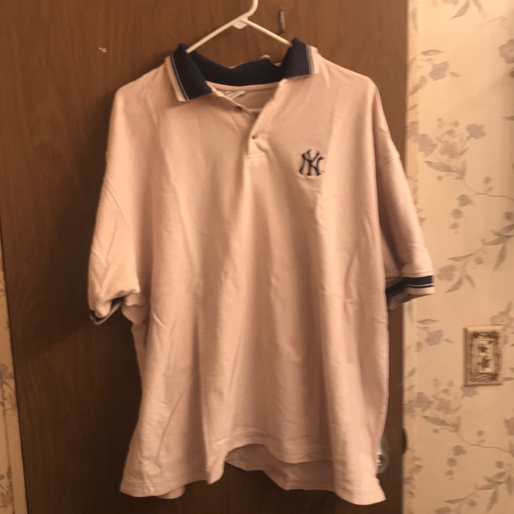 Men’s NY Yankee golf shirt